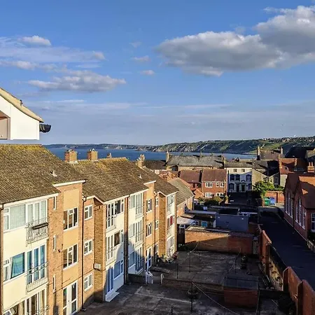 200 Year Old Large Townhouse With Sea Views *