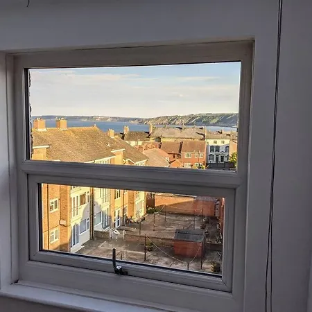 Feriehus 200 Year Old Large Townhouse With Sea Views