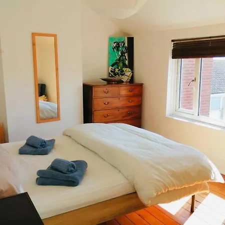 200 Year Old Large Townhouse With Sea Views Feriehus *