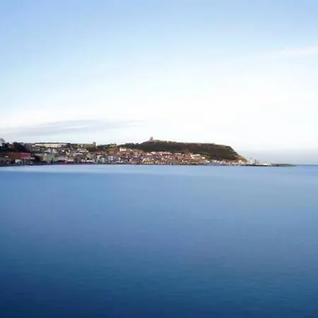 Feriehus 200 Year Old Large Townhouse With Sea Views